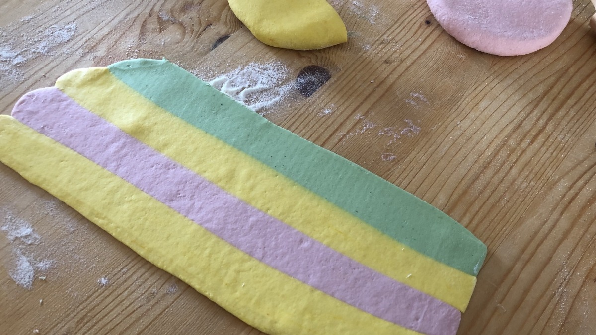 How to make colorful pasta 